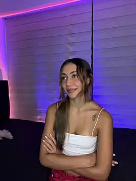Snapshot of Bella_dannbond chatting on June 24, 2026, 12:31 am Bella dannbond online show from June 24, 2026, 12:31 am