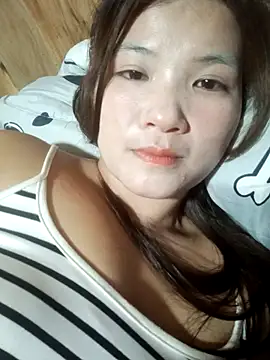 Cum200w online show from April 28, 2026, 2:43 pm