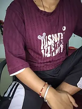 ESHA-LOVE online show from June 23, 2026, 11:52 am