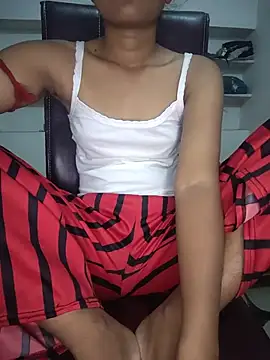 ESHA-LOVE online show from June 9, 2026, 4:46 am