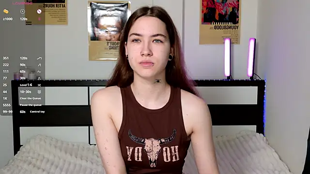 Snapshot of EvaAndLuna chatting on June 3, 2026, 11:09 pm EvaAndLuna online show from June 3, 2026, 11:09 pm