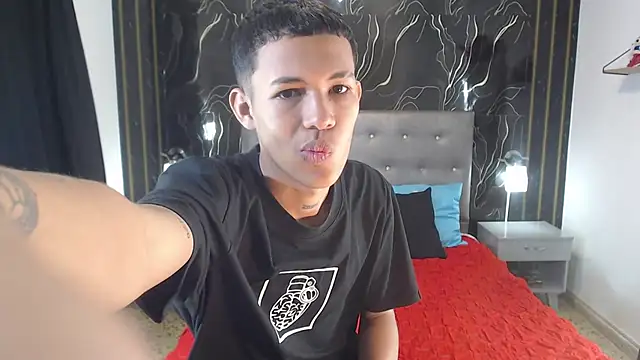 Snapshot of PhillipCox chatting on May 20, 2026, 12:35 pm PhillipCox online show from May 20, 2026, 12:35 pm