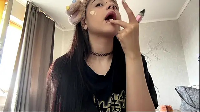 LouisePavlides online show from May 23, 2026, 12:37 pm