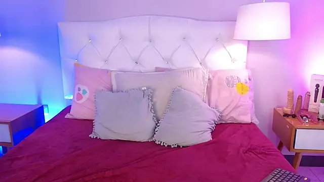 Julietta 33 online show from June 19, 2026, 3:34 am