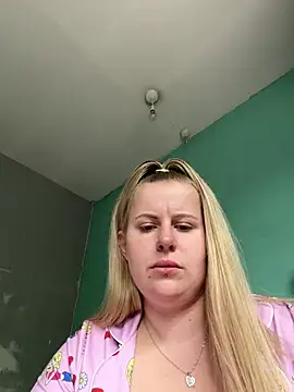 Snapshot of taylor-b chatting on June 18, 2026, 1:38 pm taylor-b online show from June 18, 2026, 1:38 pm