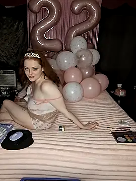 Snapshot of lolarae_xx chatting on June 14, 2026, 5:14 pm lolarae xx online show from June 14, 2026, 5:14 pm