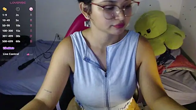 Lily     online show from May 17, 2026, 9:37 pm