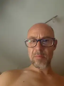 raphaelue online show from June 6, 2026, 10:04 pm