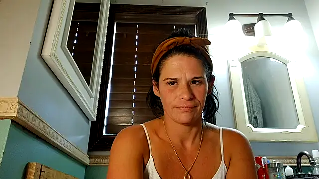 Snapshot of Vanessa_Valentine chatting on May 18, 2026, 3:06 pm Vanessa Valentine online show from May 18, 2026, 3:06 pm
