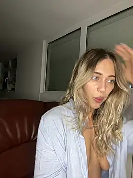 ZenyShy online show from June 20, 2026, 1:21 am