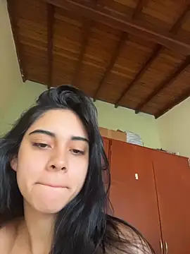 mia moonna online show from May 25, 2026, 1:43 pm