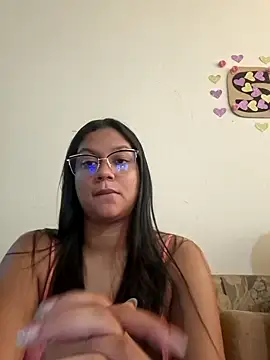zoehot07 online show from May 8, 2026, 7:28 pm