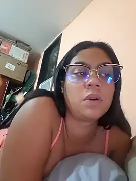 zoehot07 online show from May 26, 2026, 6:33 am