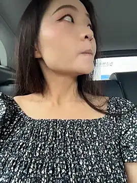 xiaochengzi505 online show from June 22, 2026, 1:44 am