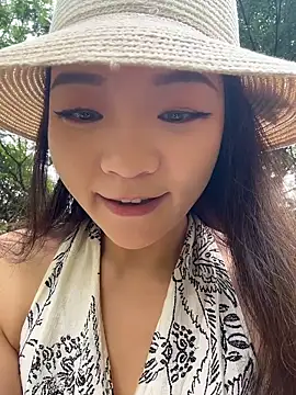 xiaochengzi505 online show from June 27, 2026, 1:44 am
