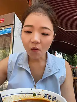 xiaochengzi505 online show from July 22, 2026, 1:40 am