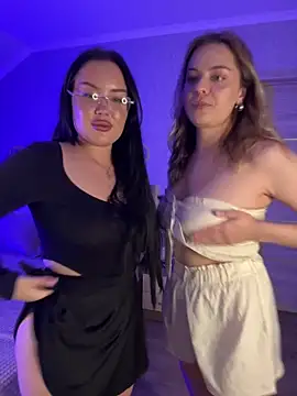 Cherry Pair online show from April 28, 2026, 11:36 am