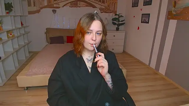 RosalinKirsten online show from May 4, 2026, 6:49 am