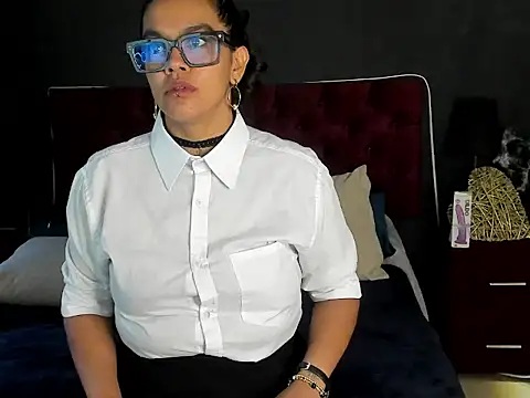 ZiaNoir  online show from May 30, 2026, 8:36 pm