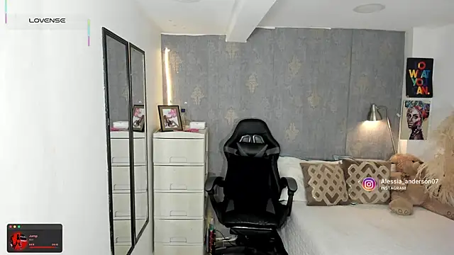 alessia anderson online show from September 19, 2025, 12:47 am