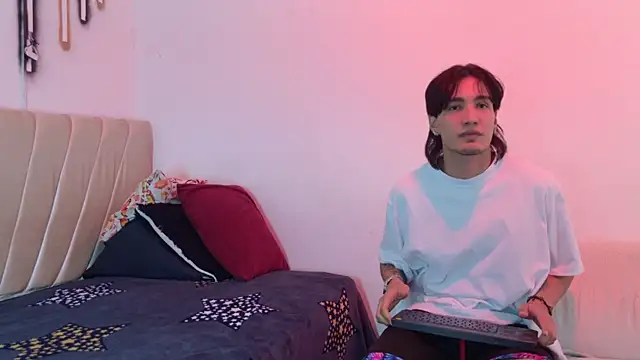sweetauracouple online show from May 22, 2026, 12:14 pm