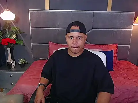 Snapshot of noah_oliver1 chatting on June 12, 2026, 1:14 am noah oliver1 online show from June 12, 2026, 1:14 am