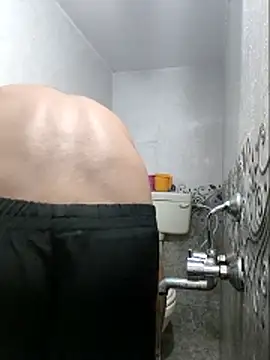 Nira22 online show from April 28, 2026, 7:24 am