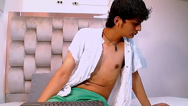 Snapshot of SahirCharm chatting on May 30, 2026, 11:38 am SahirCharm online show from May 30, 2026, 11:38 am