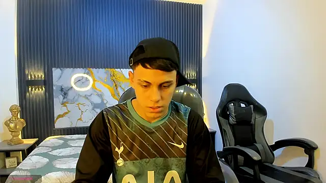 Ethanx18  online show from May 22, 2026, 3:54 pm
