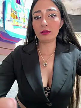 IsabellaMariet online show from June 9, 2026, 2:40 pm