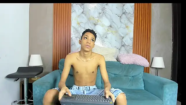 LOVE GUYS1 online show from June 24, 2026, 1:32 pm