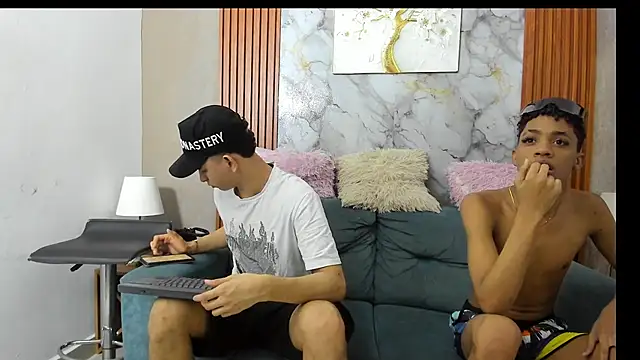 LOVE GUYS1 online show from June 19, 2026, 1:17 pm