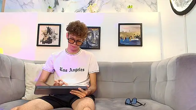 KING BOYS2026 online show from June 3, 2026, 1:50 am
