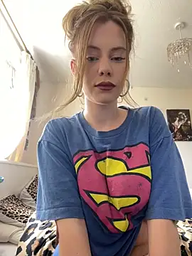 Snapshot of Young_Lizzie chatting on May 7, 2026, 1:36 pm Young Lizzie online show from May 7, 2026, 1:36 pm