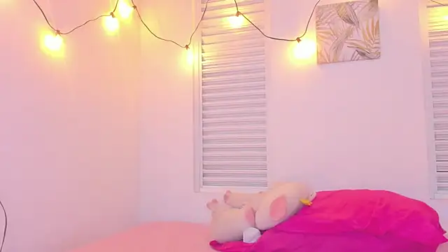VictoriaaLopez online show from July 14, 2026, 6:58 pm