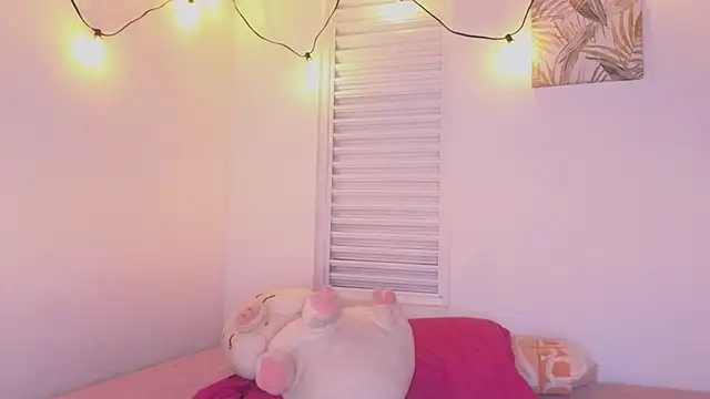 VictoriaaLopez online show from June 23, 2026, 7:01 pm