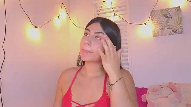 VictoriaaLopez online show from June 16, 2026, 1:33 pm