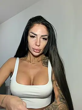 RaquelleXO online show from May 22, 2026, 4:32 am