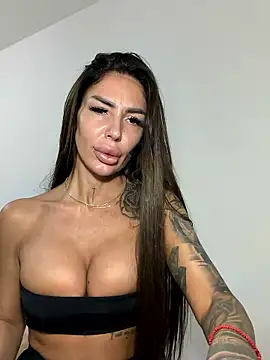 RaquelleXO online show from June 16, 2026, 9:20 am
