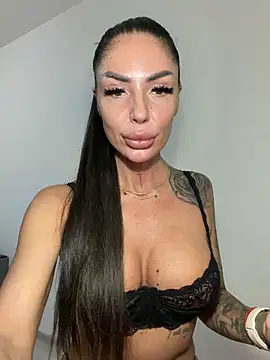 RaquelleXO online show from June 7, 2026, 10:09 am