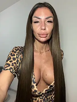RaquelleXO online show from June 12, 2026, 9:29 am