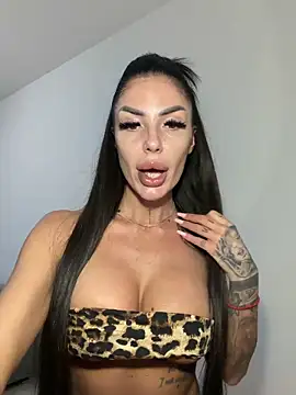 RaquelleXO online show from May 27, 2026, 6:37 pm