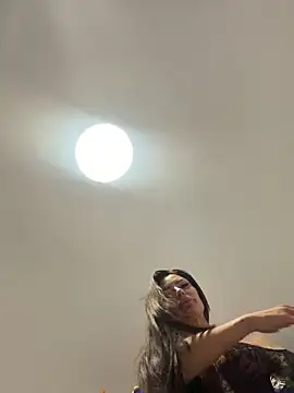 RaquelleXO online show from June 14, 2026, 12:50 pm