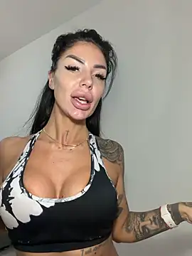 RaquelleXO online show from May 20, 2026, 5:04 am