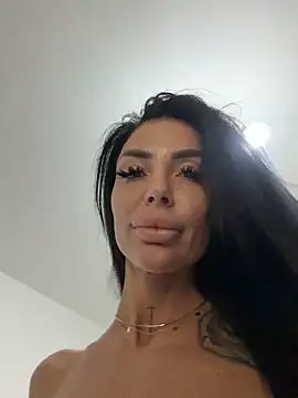 RaquelleXO online show from May 16, 2026, 10:36 am