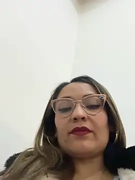 kimismile0414 online show from May 5, 2026, 1:08 am