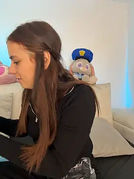 EmilyCxx online show from August 7, 2026, 11:22 pm