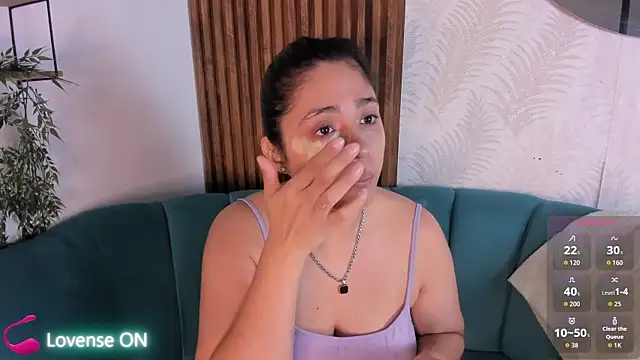 Chloethompson  online show from May 11, 2026, 1:12 pm