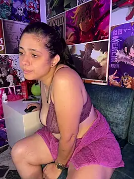 Chloethompson  online show from May 19, 2026, 2:46 pm