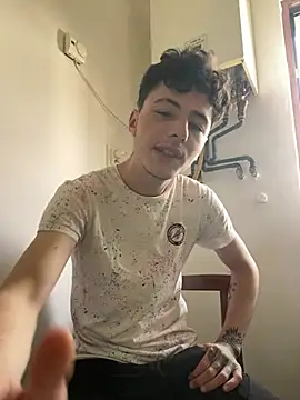 denysio89 online show from May 20, 2026, 7:38 am